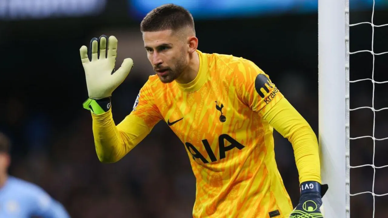 Kiper Tottenham