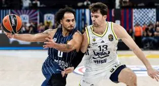 Anadolu Efes Perkecil Skor Usai Kalahkan Fenerbahce di Game 3