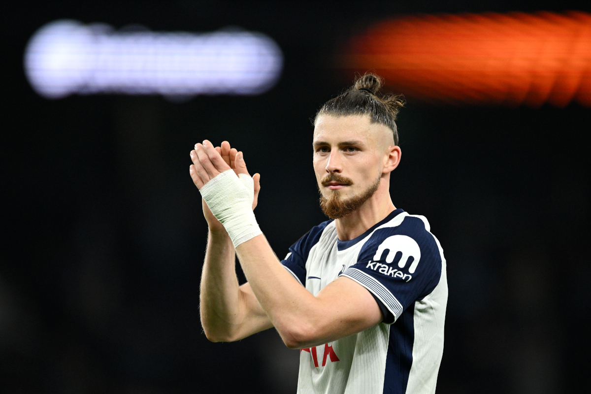 Fiorentina Incar Dragusin dari Tottenham dalam Langkah Transfer Pertama Paratici
