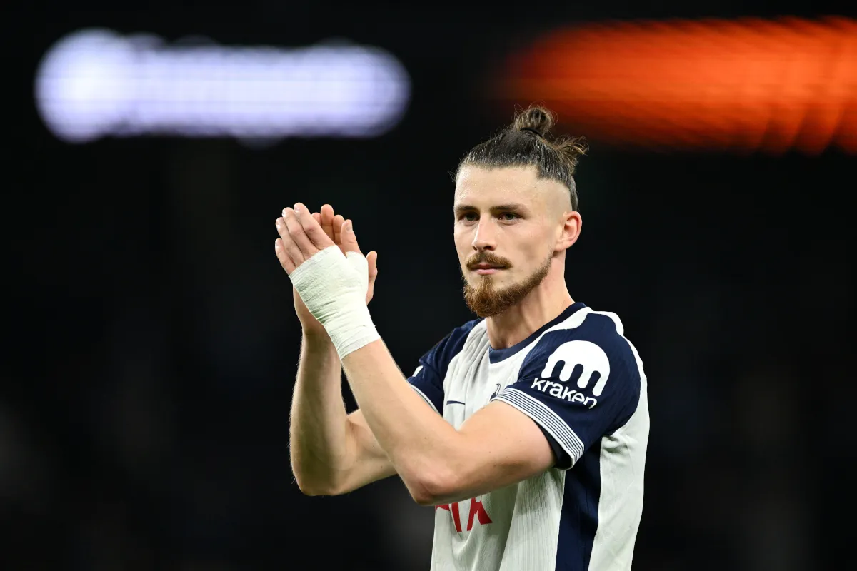 Fiorentina Incar Dragusin dari Tottenham dalam Langkah Transfer Pertama Paratici - sumber: (footballitalia)