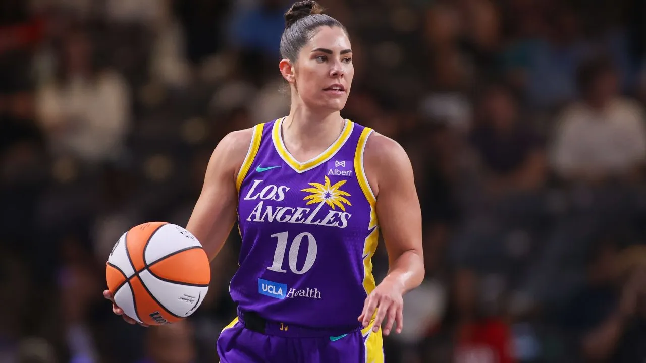 Dalam musim keduanya bersama Los Angeles Sparks, Kelsey Plum tetap menjadi motor utama serangan tim. (Foto: AP)