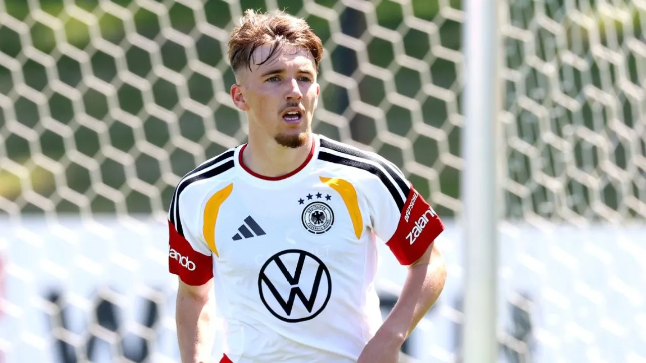 Lennart Karl Absen di Piala Dunia 2026 Akibat Cedera Robek Otot