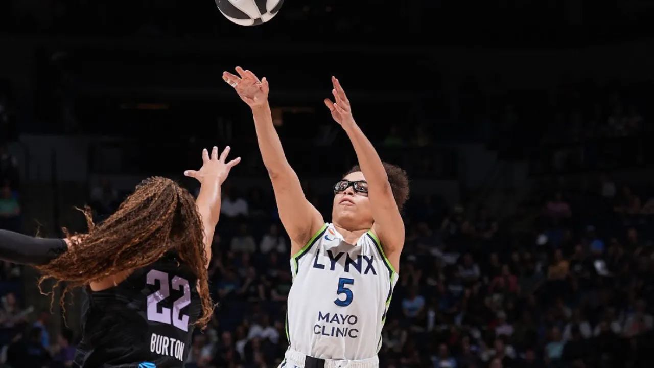 Olivia Miles Tak Terbendung, Pecahkan Rekor Tembakan 3 Poin Rookie WNBA