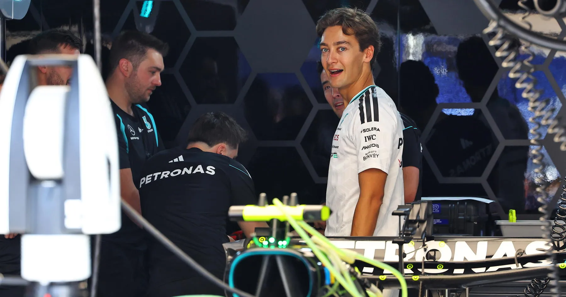 Russell Terkejut dengan Performa Red Bull, Mercedes Tertinggal - sumber: (racingnews365)