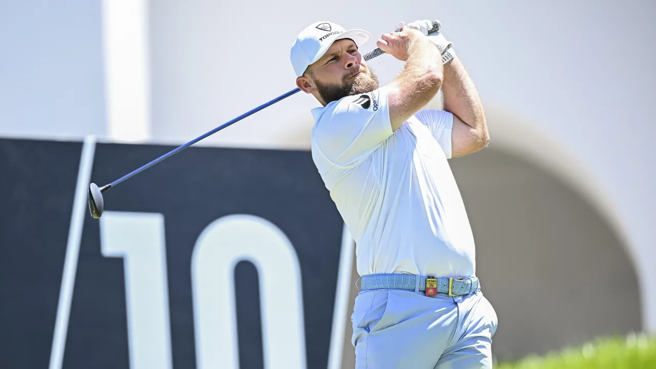 Tyrrell Hatton membukukan skor 4-under-par 67 di Real Club Valderrama untuk sejajar dengan Scott Vincent dari Zimbabwe di posisi teratas. (Foto: Golf Digest)