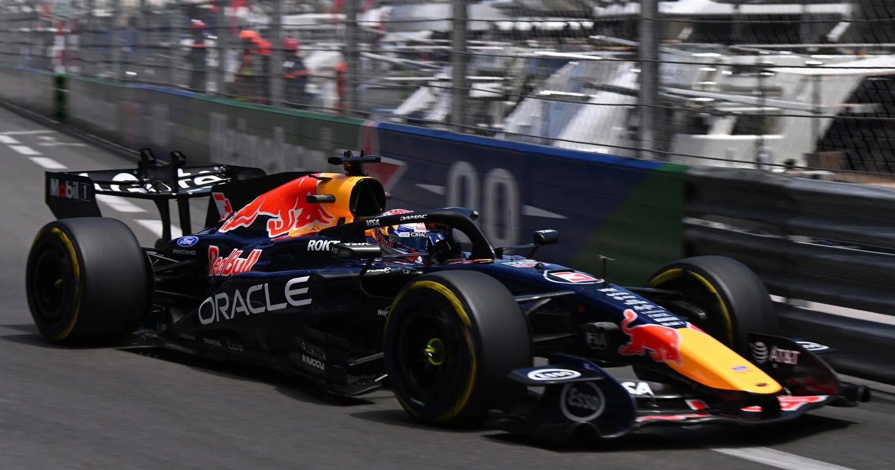 Verstappen Incar Red Bull Sempurnakan Strategi Kejar Ferrari - sumber: (racingnews365)
