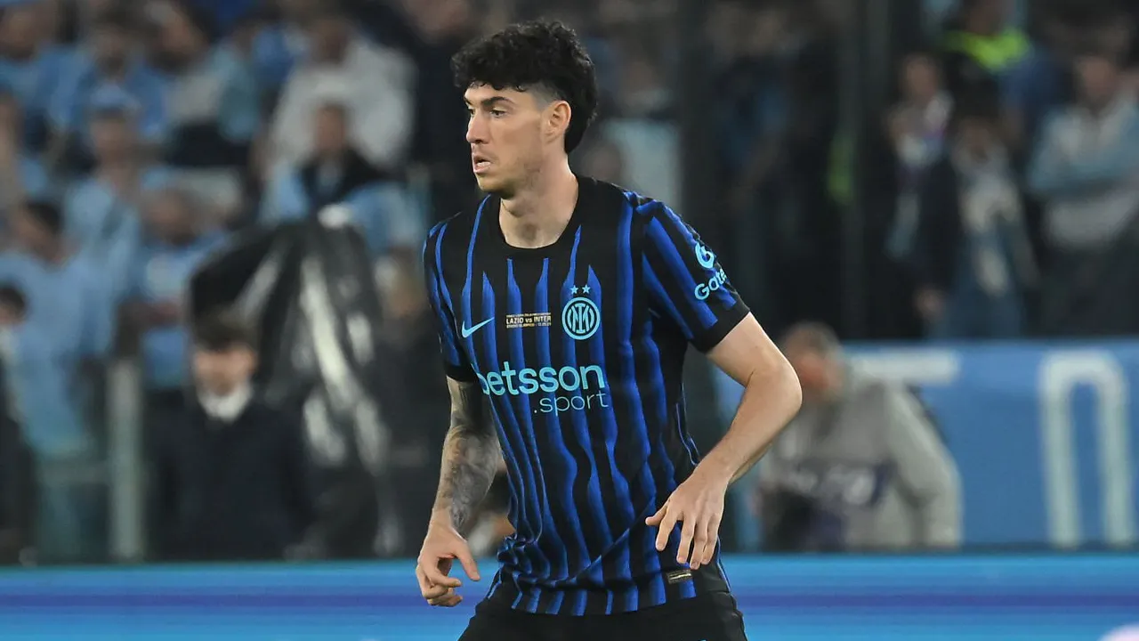 Chivu Tegaskan Alessandro Bastoni Tak Dijual, Barcelona Gigit Jari