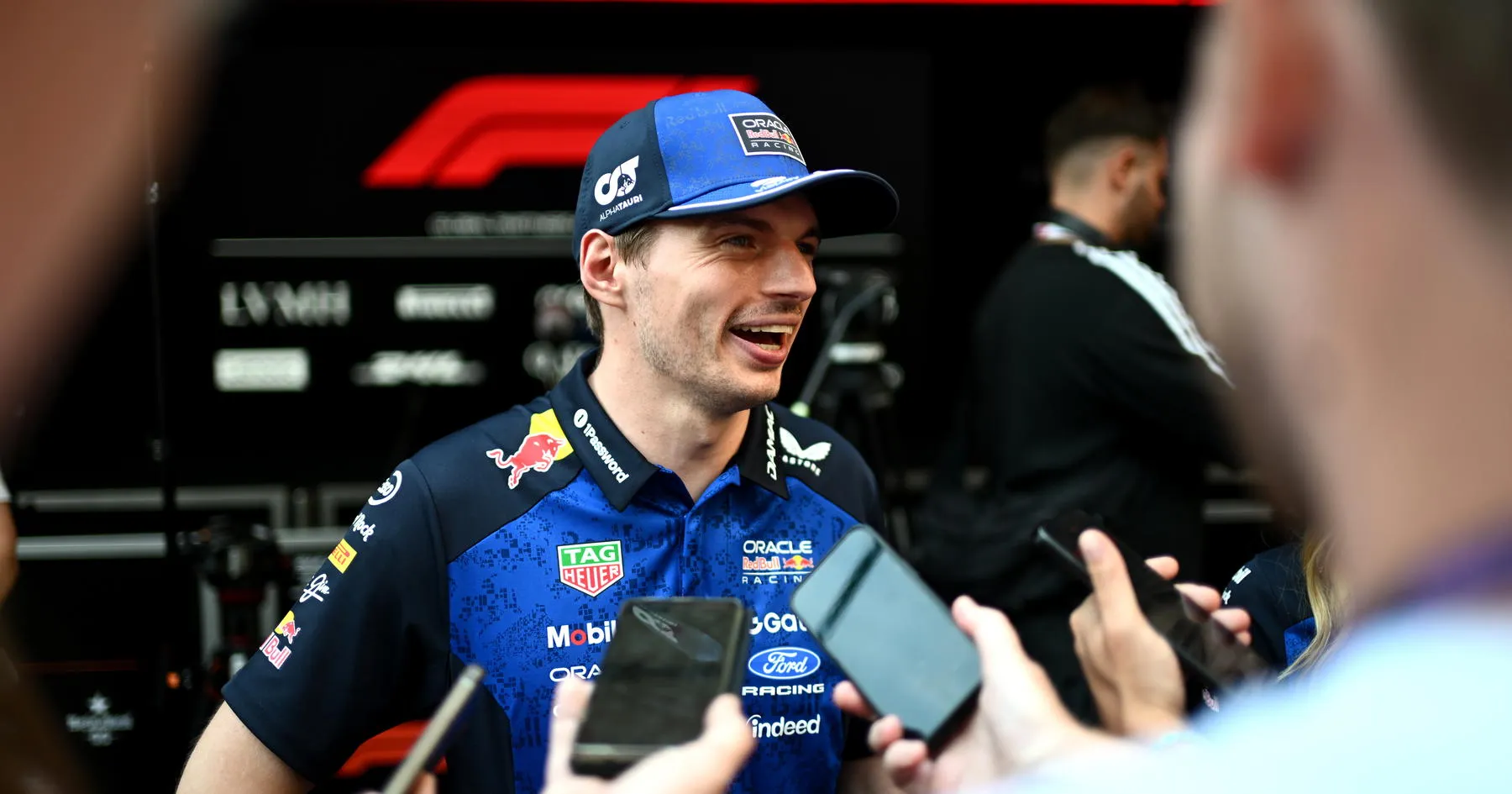 Hamilton Minta Ferrari Selidiki Masalah, Verstappen Terkejut - sumber: (racingnews365)