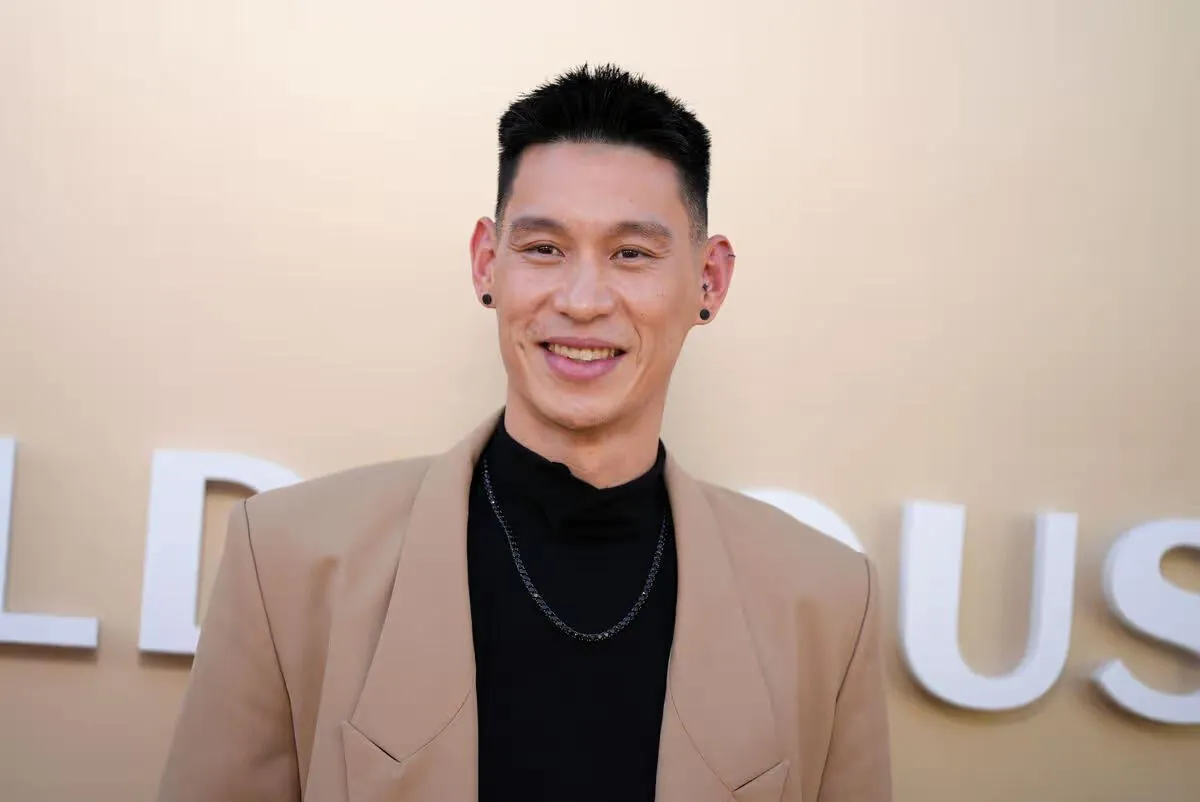 Jeremy Lin Dukung Knicks di Gim 3 Final NBA 2026 di MSG - sumber: (mainbasket)