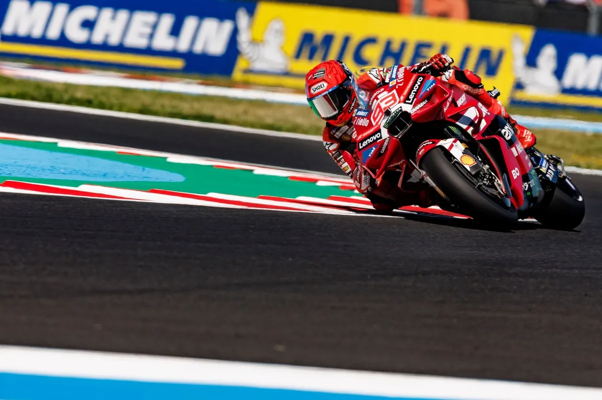 Marquez Kalahkan Acosta di MotoGP Hungaria, Aprilia Tabrakan - sumber: (motorsport)