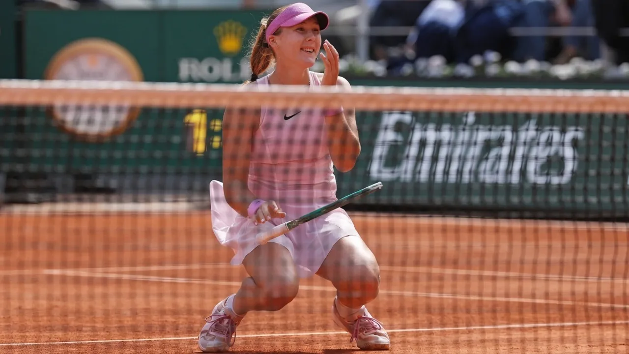 Mirra Andreeva Ungkap Pengaruh Roger Federer Dalam Menangkan French Open