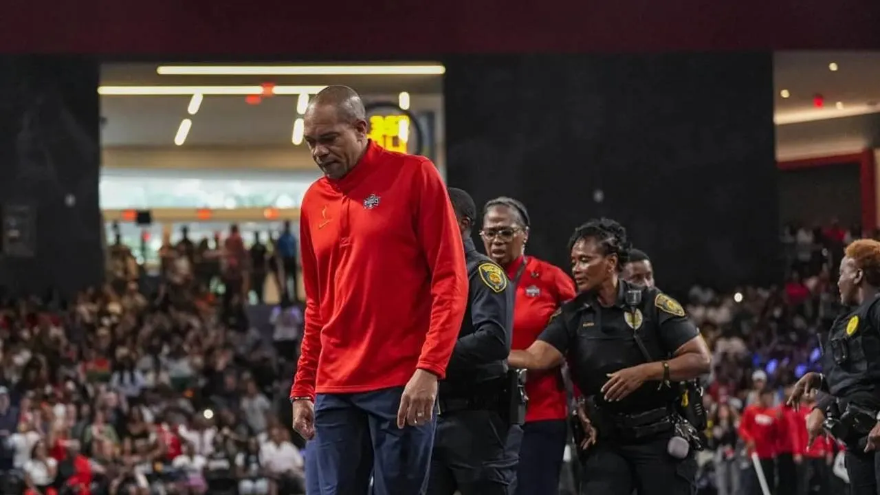 Mystics Takluk Telak, Pelatih Sydney Johnson Diusir dari Lapangan
