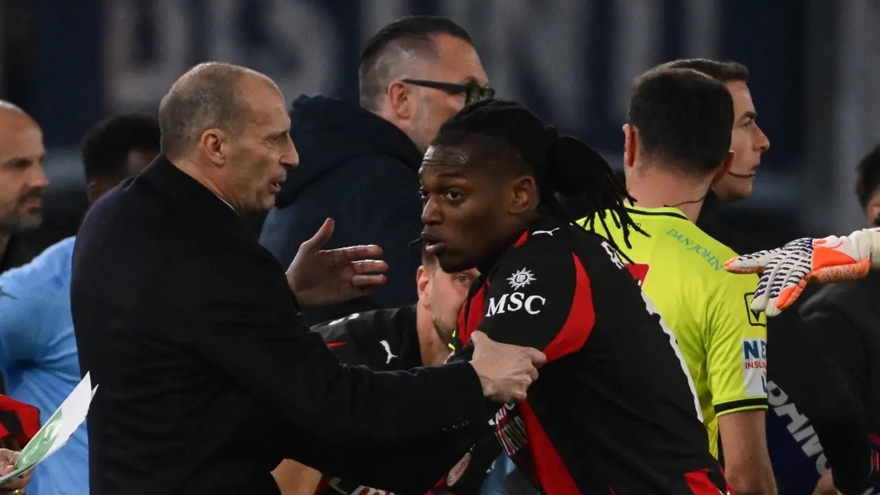 Pukul Pemain di Laga Uji Coba, Rafael Leao Awali Piala Dunia Dengan Masalah