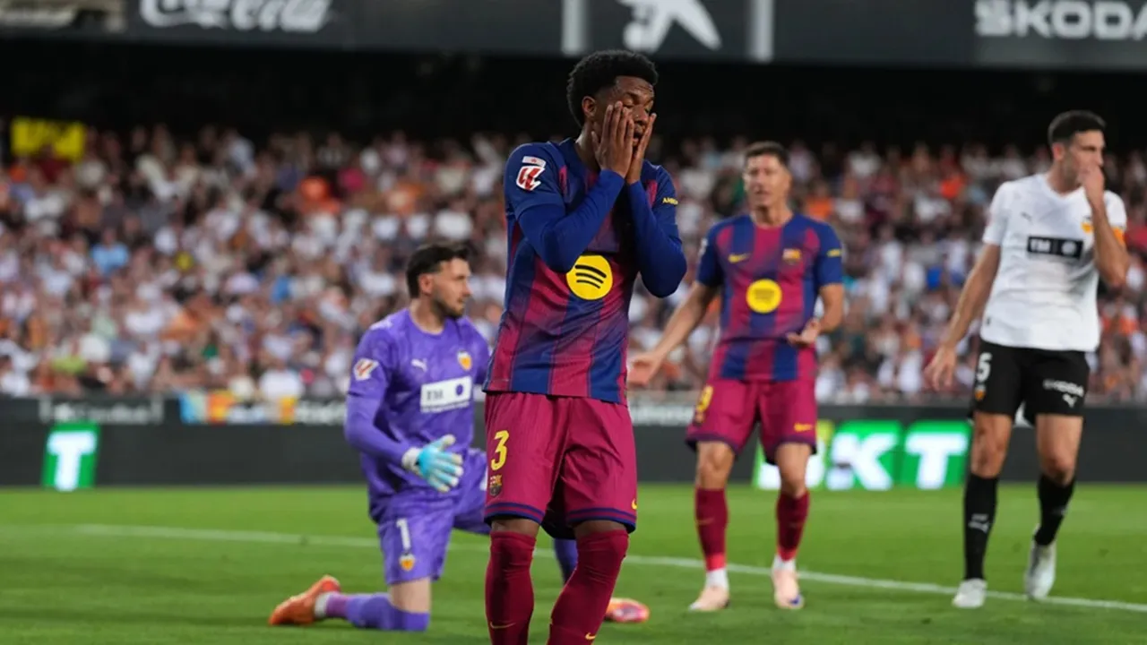Alejandro Balde Bersikeras Tidak Akan Meninggalkan Barcelona