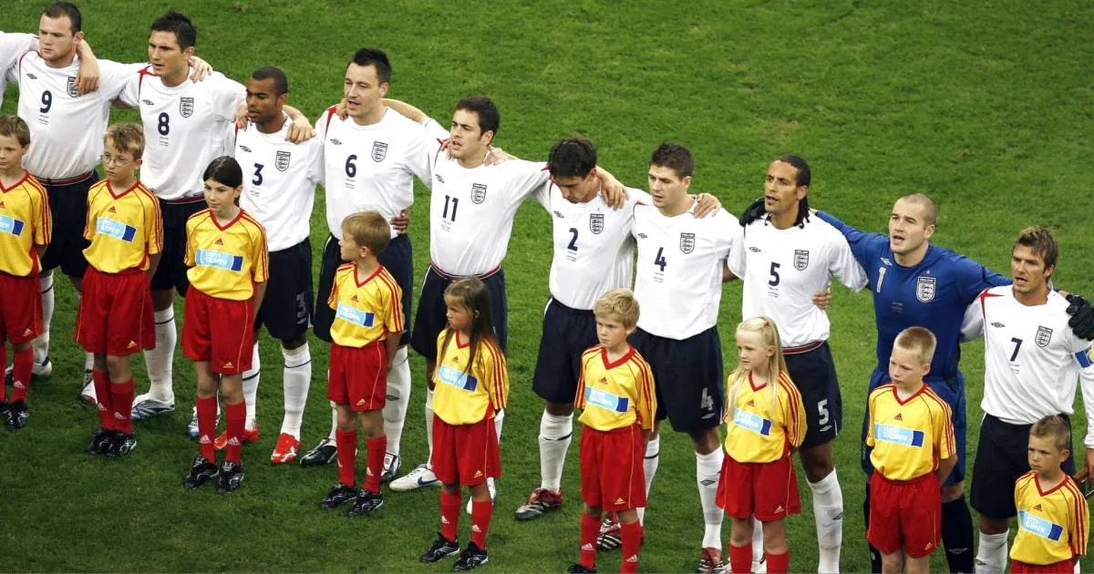 Bintang Generasi Emas Inggris Ungkap Alasan Tak Menyanyikan Lagu Kebangsaan - sumber: (givemesport)