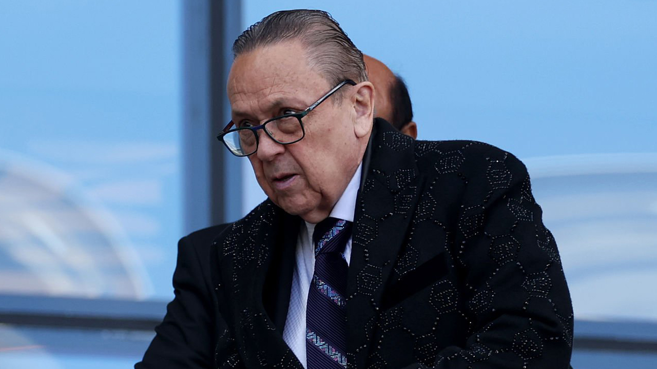 David Sullivan Pertimbangkan Penjualan Sahamnya di West Ham United