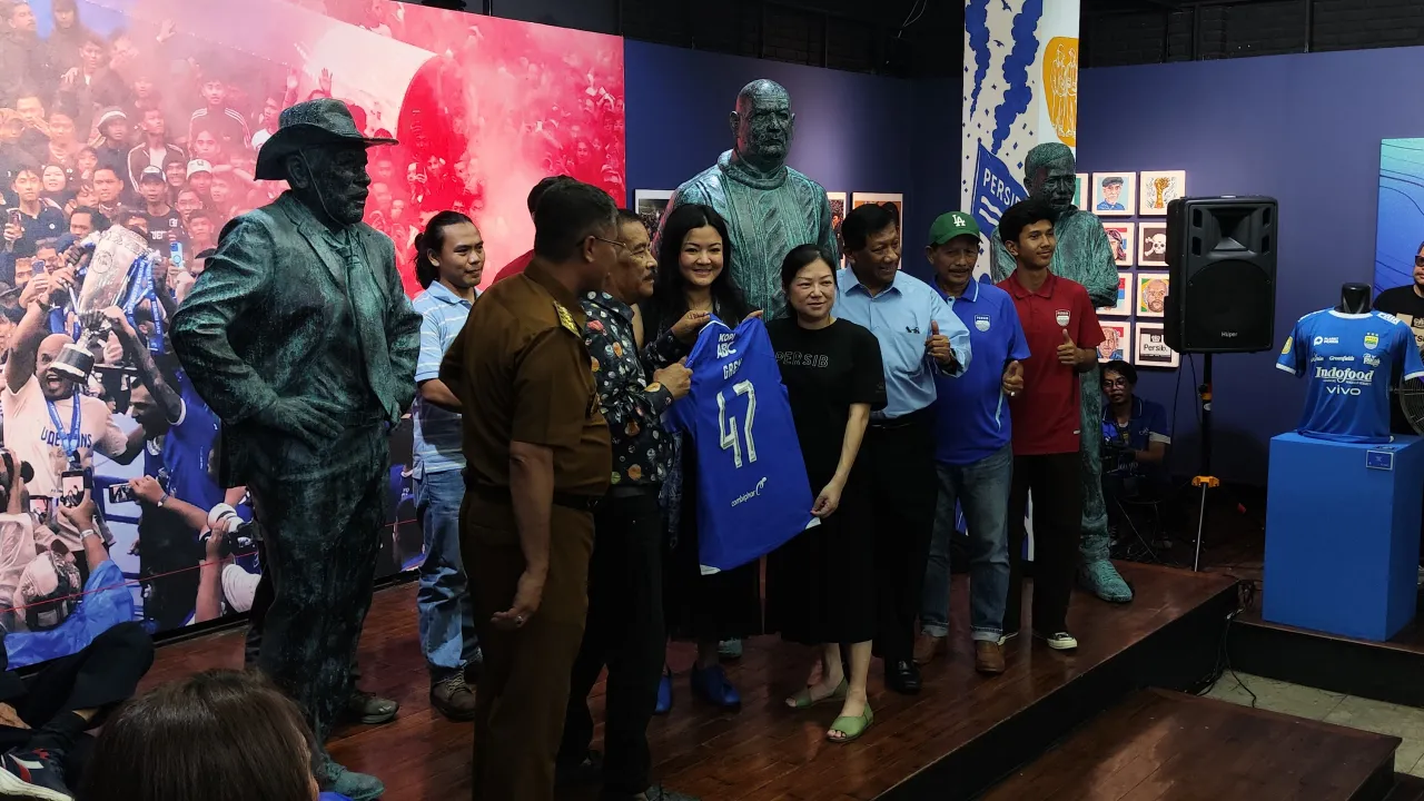 Persib menggelar pameran bersama Grey Art Gallery