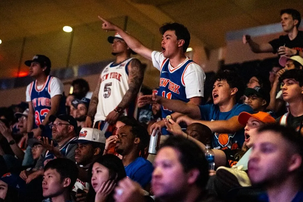 Penggemar Knicks Protes Kehadiran Trump di Final NBA - sumber: (mainbasket)