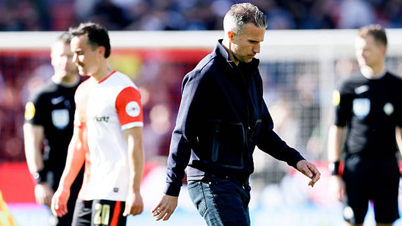 Soroti Performa Tim, Feyenoord Jelaskan Alasan Pemecatan Robin van Persie