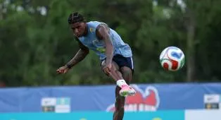 Walcott Tak Sabar Nantikan Aksi Marcus Rashford di Piala Dunia 2026