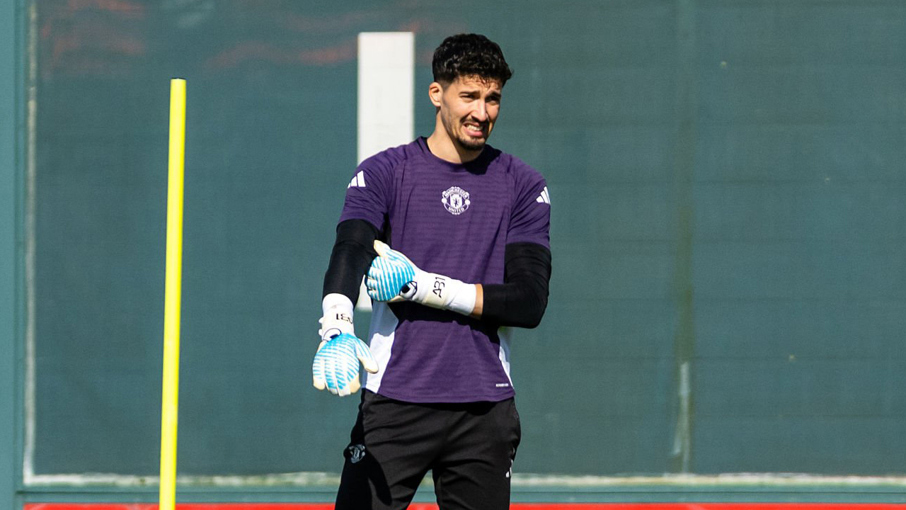 Altay Bayindir Dilepas, Manchester United Mulai Berburu Kiper Cadangan