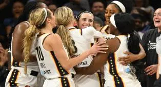 Caitlin Clark Jadi Pahlawan dalam Kemenangan Indiana Fever atas Mystics