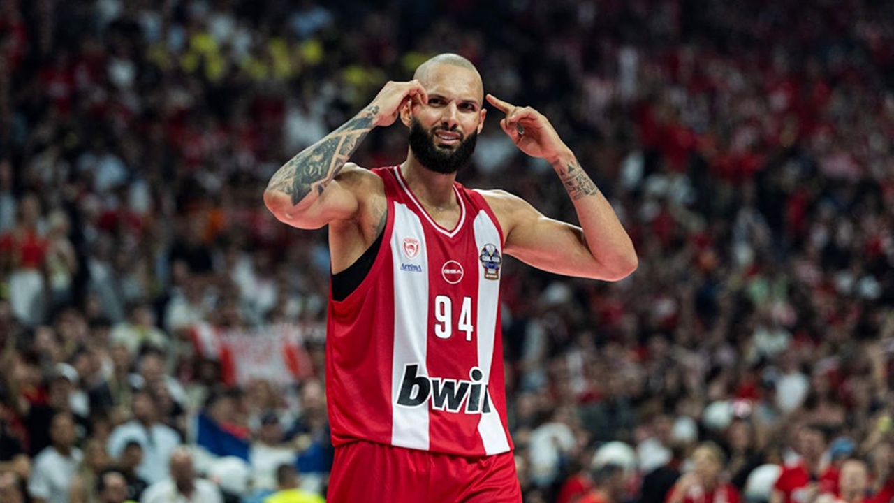 Evan Fournier Pimpin Olympiacos Tumbangkan Panathinaikos di Final