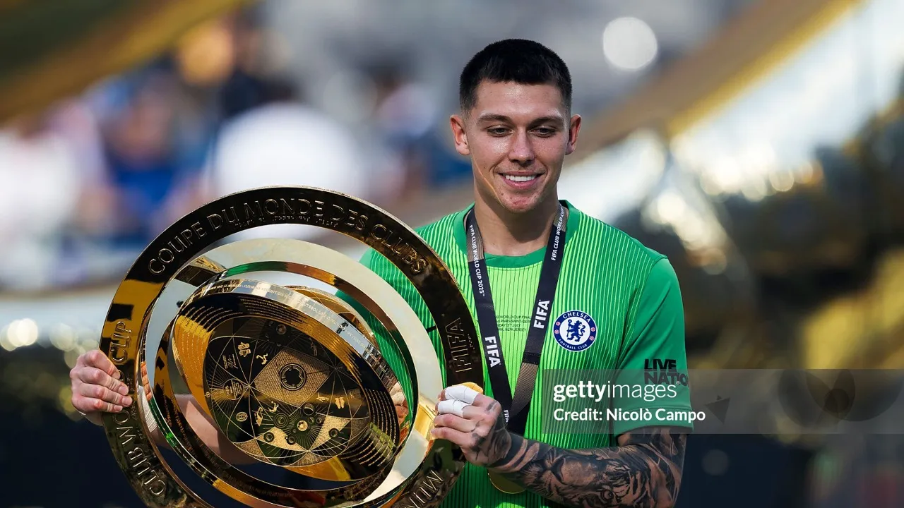 Gabriel Slonina berpeluang tinggalkan Chelsea demi menit bermain