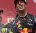 Kesalahan Hamilton Beri Kemenangan F1 Bersejarah untuk Ricciardo