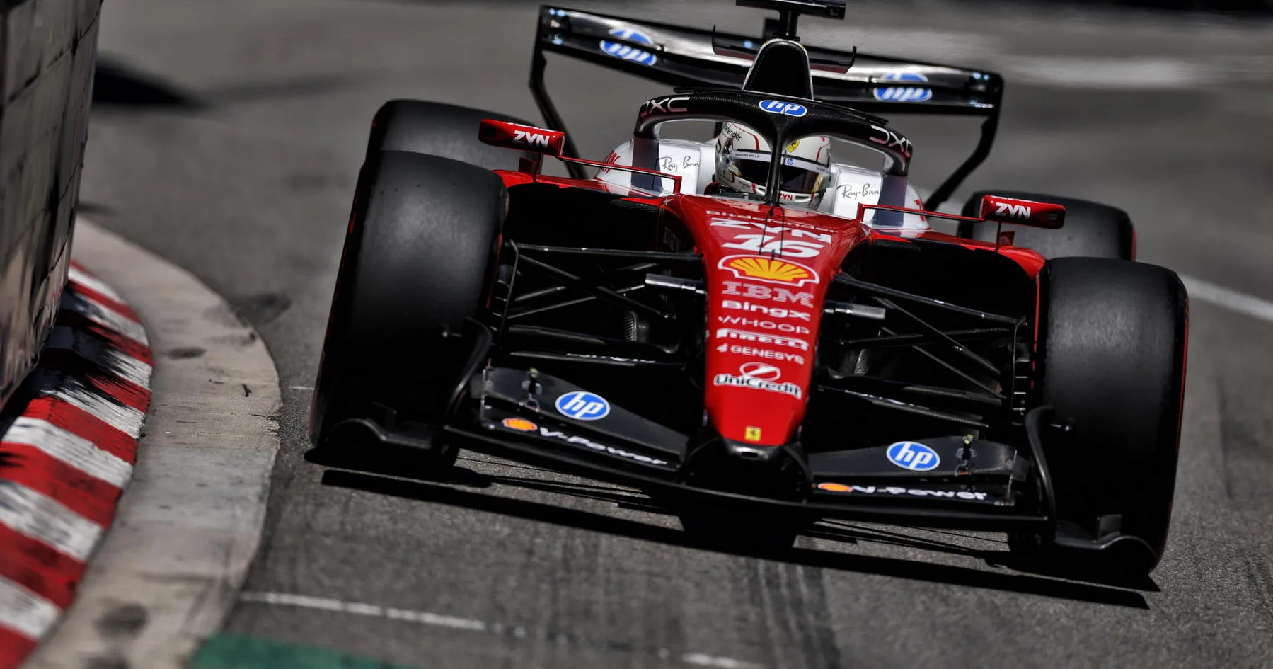 Leclerc Tolak Solusi Hamilton yang Terbukti Efektif - sumber: (racingnews365)