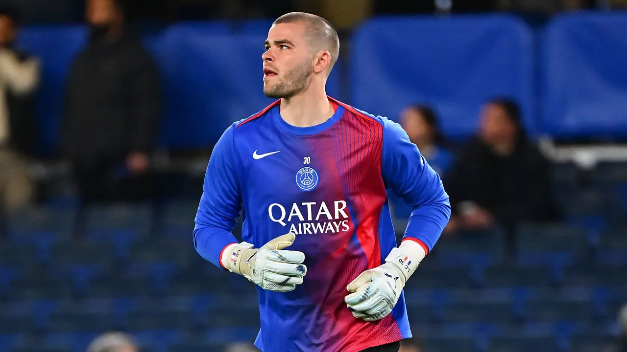 Lucas Chevalier Bersiap Tinggalkan PSG, Premier League Jadi Tujuan Favorit