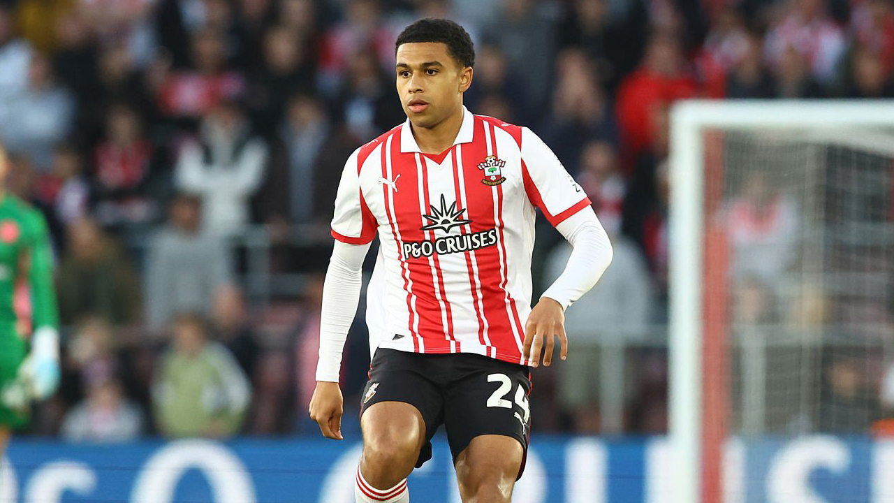 Shea Charles Buka Suara Terkait Rumor Ketertarikan Manchester United