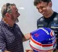 Albon Kenakan Helm Ikonik, Cetak Sejarah di Williams F1