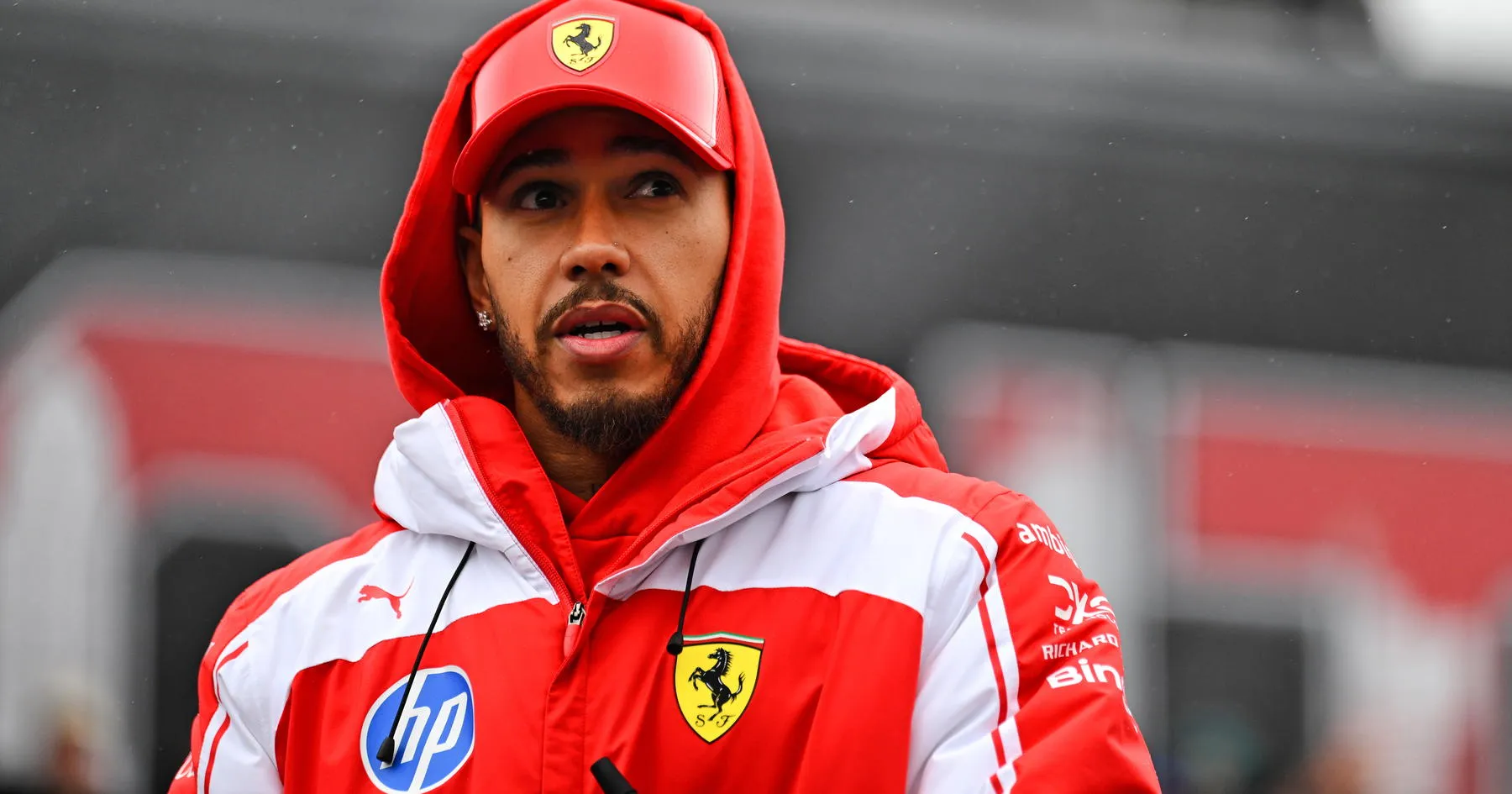 Hamilton Temukan Keberhasilan Ferrari Usai Perubahan Besar - sumber: (racingnews365)