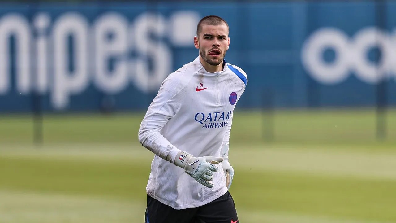 Kehilangan Posisi di PSG, Lucas Chevalier Kini Jadi Incaran Tottenham