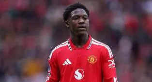 Terinspirasi Trio PSG, Carrick Siapkan Peran Baru untuk Kobbie Mainoo