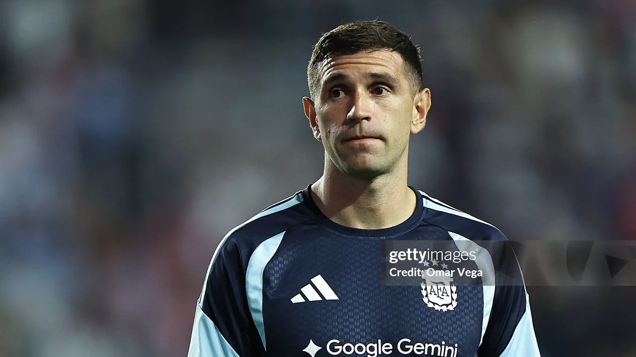 Emiliano Martinez Masih Simpan Misi Besar Sebelum Pulang Kampung