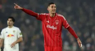 Nottingham Forest Resmi Kembalikan Lorenzo Lucca ke Napoli