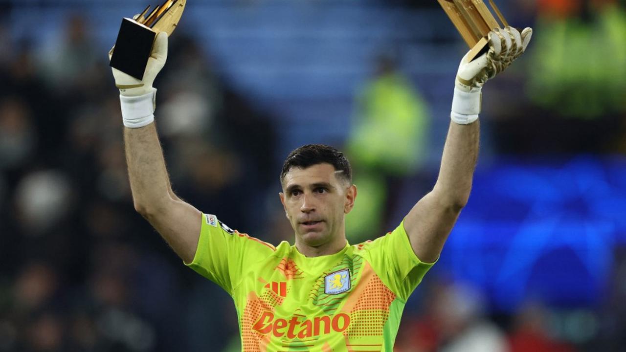 Parma Jadi Korban Pertama Efek Domino Transfer Emiliano Martinez