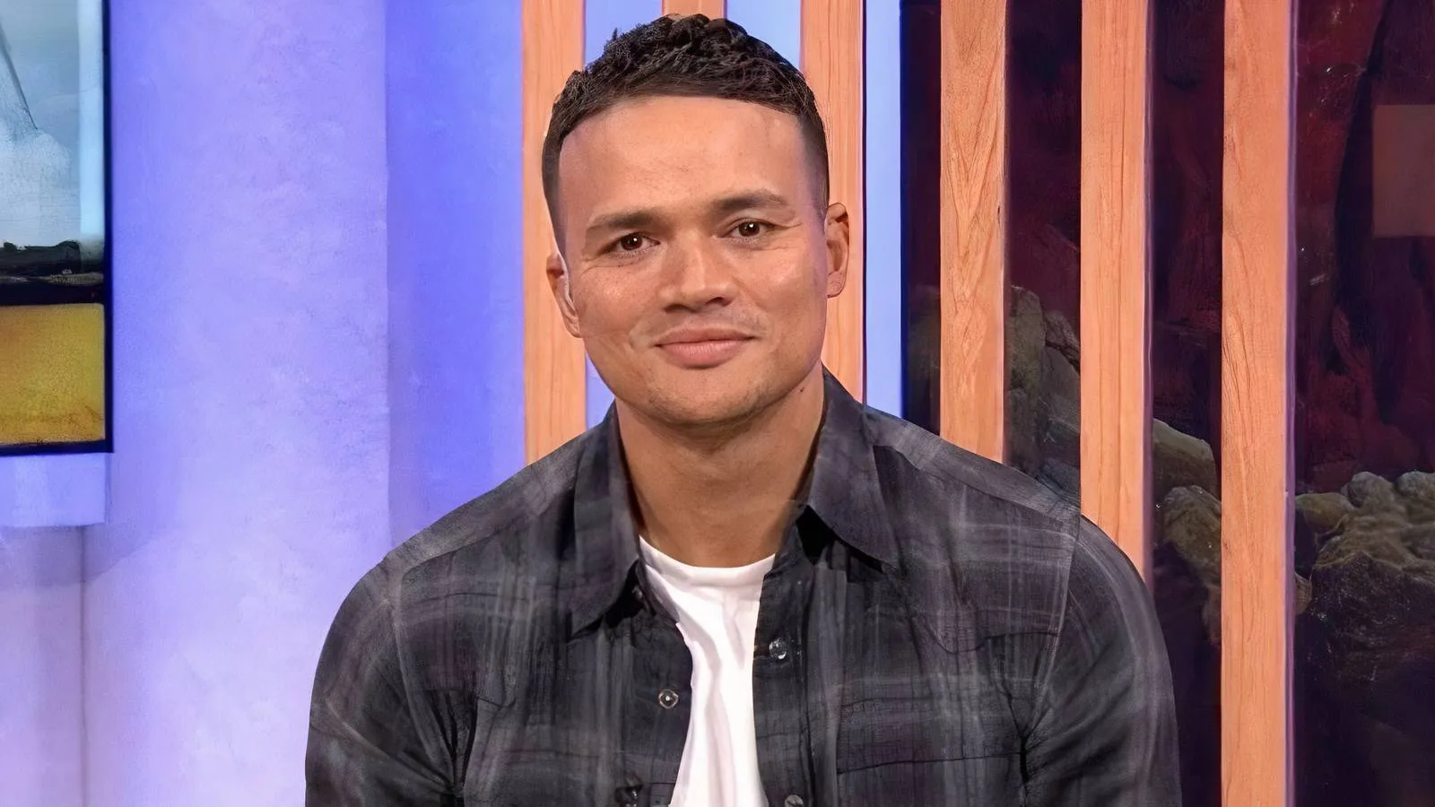 Jermaine Jenas Terpojok dalam Wawancara Langsung Terkait Pemutusan Kontrak BBC - sumber: (givemesport)