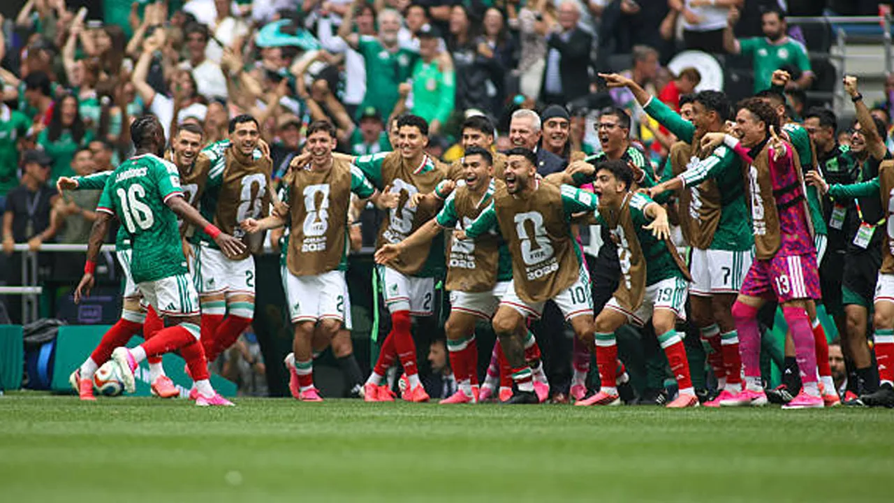 Julian Quinones dan Raul Jimenez Antar Meksiko Taklukkan Afrika Selatan
