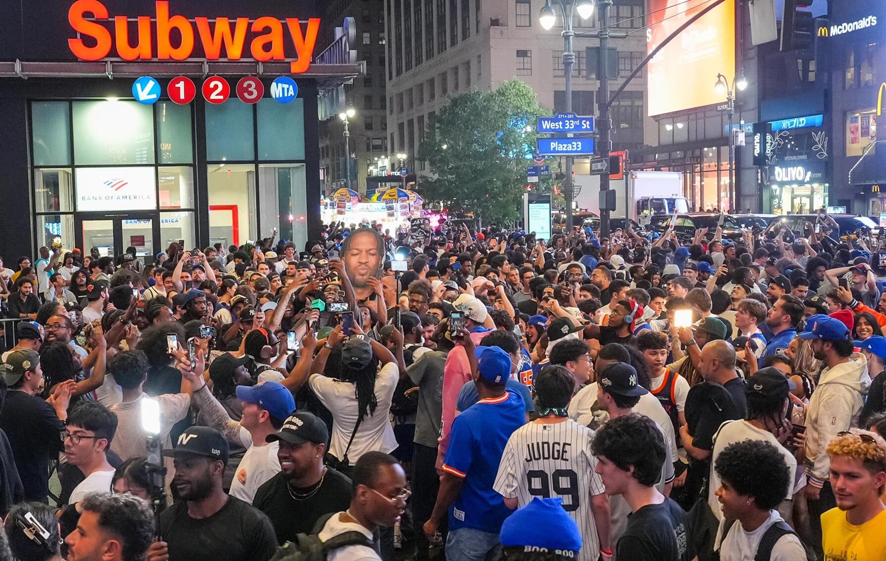 Kerusuhan Fans Knicks, Wembanyama Diserang Telur