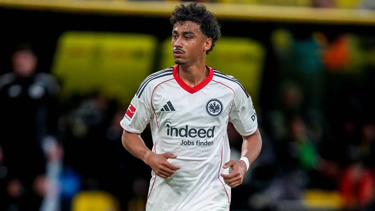 Manchester United Gigit Jari, Nathaniel Brown Makin Dekat ke Bayern Munich