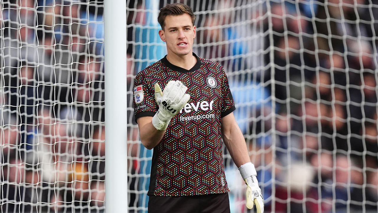 Manchester United Siap Lepas Radek Vitek Meski Bersinar di Bristol City