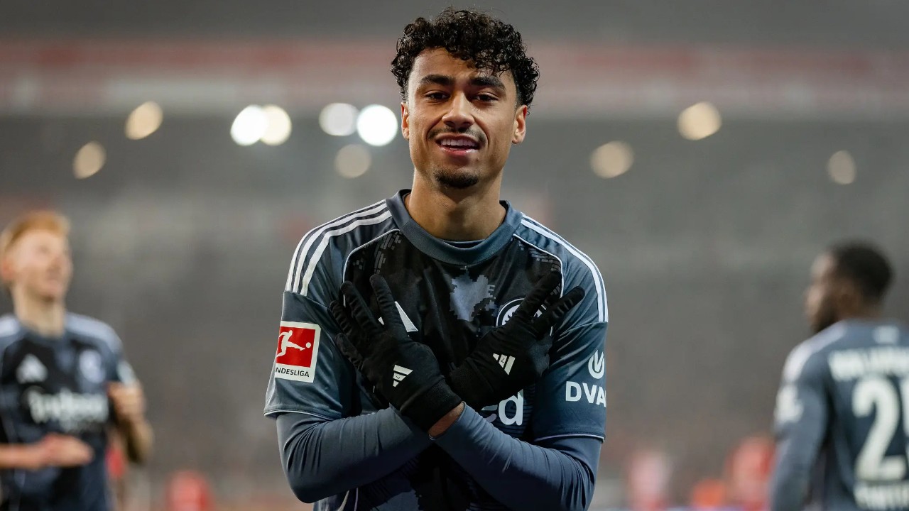 Tinggal Selangkah Lagi Bayern Datangkan Nathaniel Brown dari Frankfurt