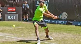 Alasan Alexander Zverev Tak Pernah Tampil Memukau Di Grass-Court