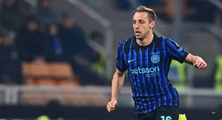 Bahas Transfer, Nottingham Temui Inter Milan dan Agen Davide Frattesi