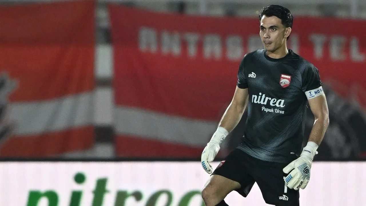 Kiper sekaligus kapten Borneo FC, Nadeo Argawinata