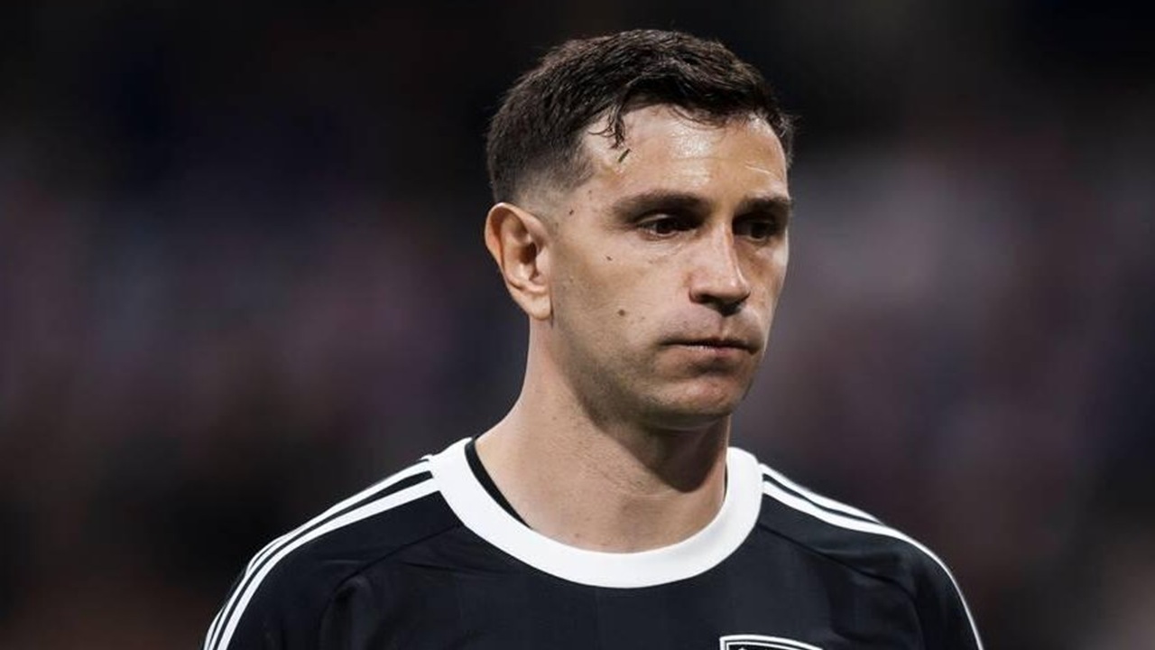 Carnevali Langsung Bekerja, Juventus Selangkah Lagi Gaet Emiliano Martinez