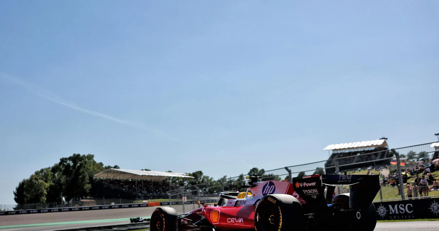 Ferrari Terapkan Strategi Agresif Kejar Rival F1 - sumber: (racingnews365)